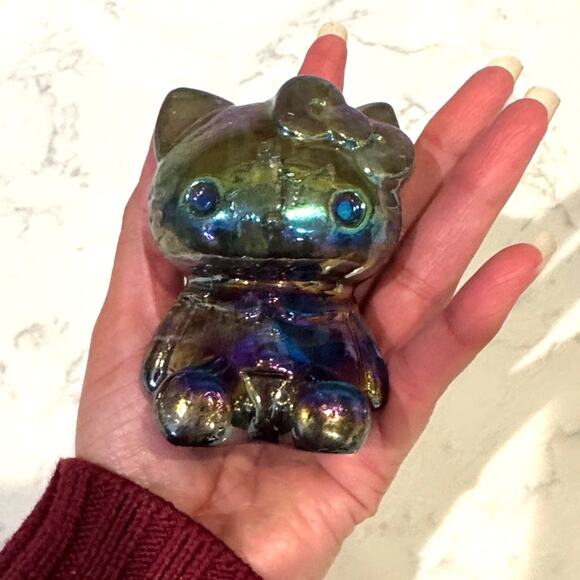 Titanium Rainbow Aura Hello Kitty carving made from natural obsidian - Picture 4 of 8